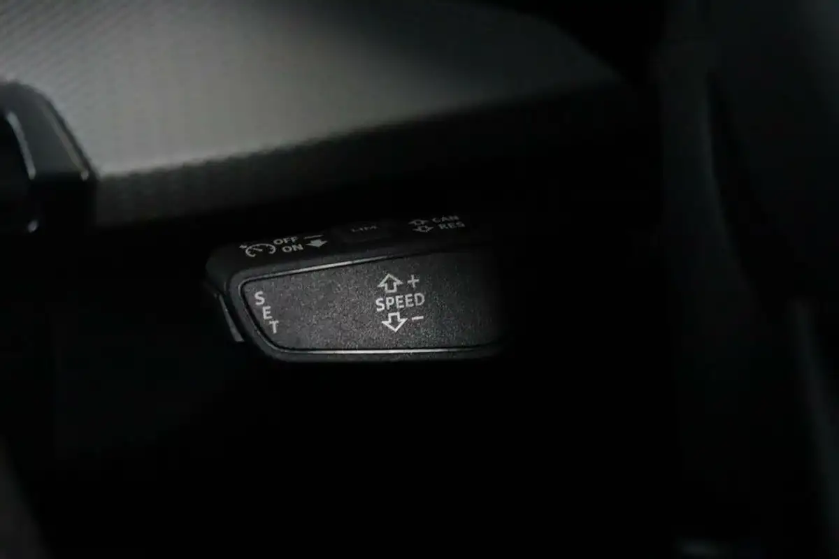 2021-audi-q2-10-30-tfsi-sport-big-22