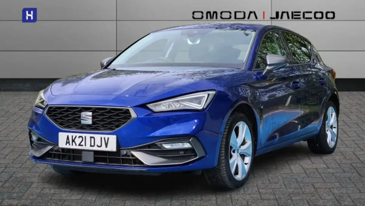 2021-seat-leon-14-e-hybrid-fr-hatchback-big-3