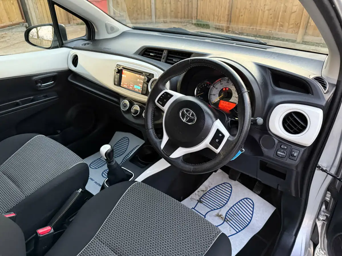 2013-toyota-yaris-133-trend-vvt-i-5d-big-41