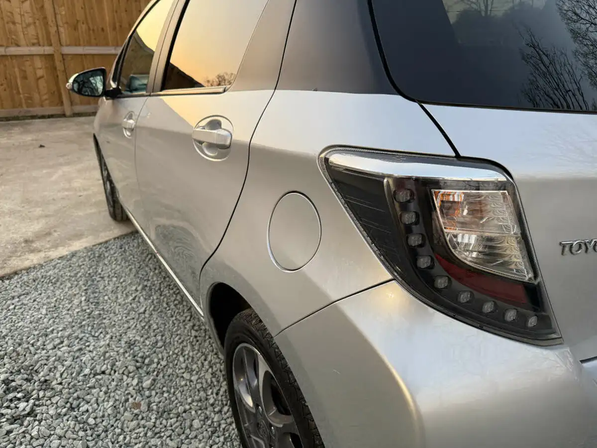 2013-toyota-yaris-133-trend-vvt-i-5d-big-22