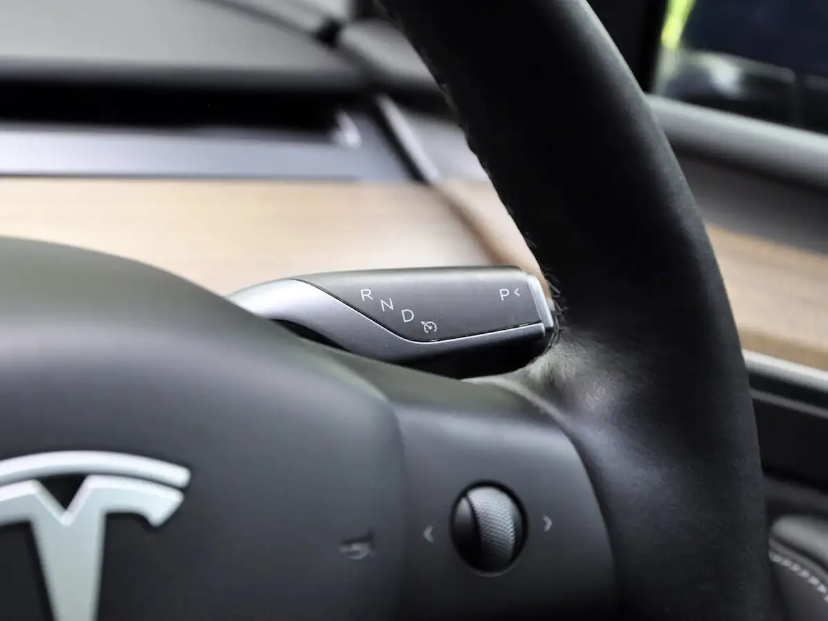 2022-tesla-model-y-e-long-range-big-45