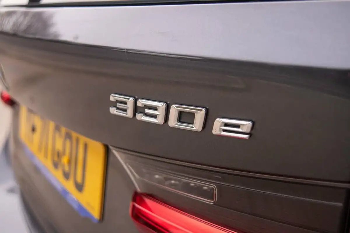 2021-bmw-3-series-20-330e-se-pro-touring-5d-big-44