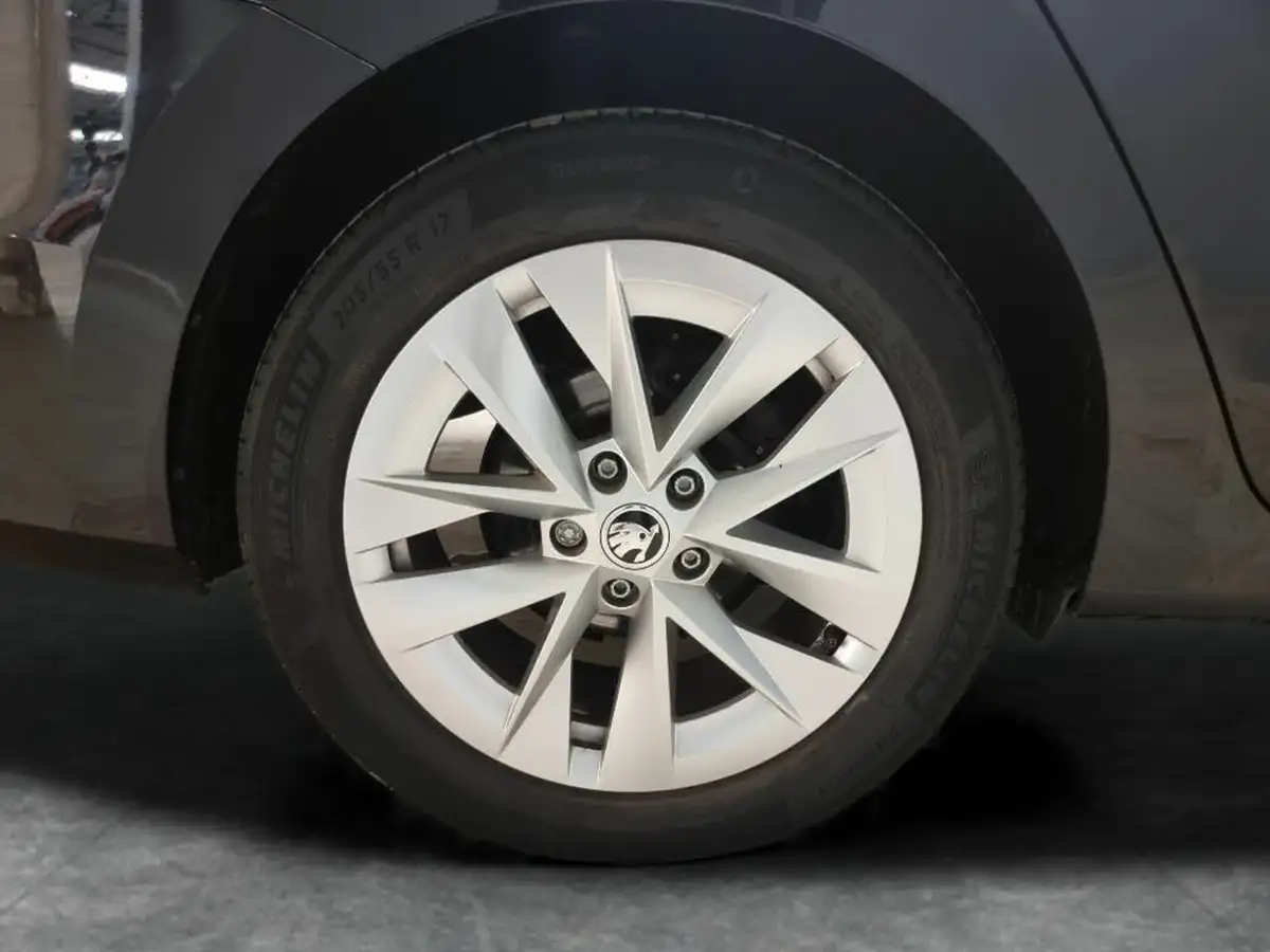 2020-skoda-octavia-20tdi-se-technology-115ps-scr-estate-big-23