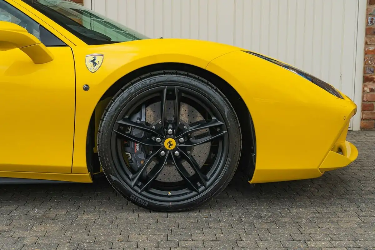 2018-ferrari-488-39-488-gtb-big-26