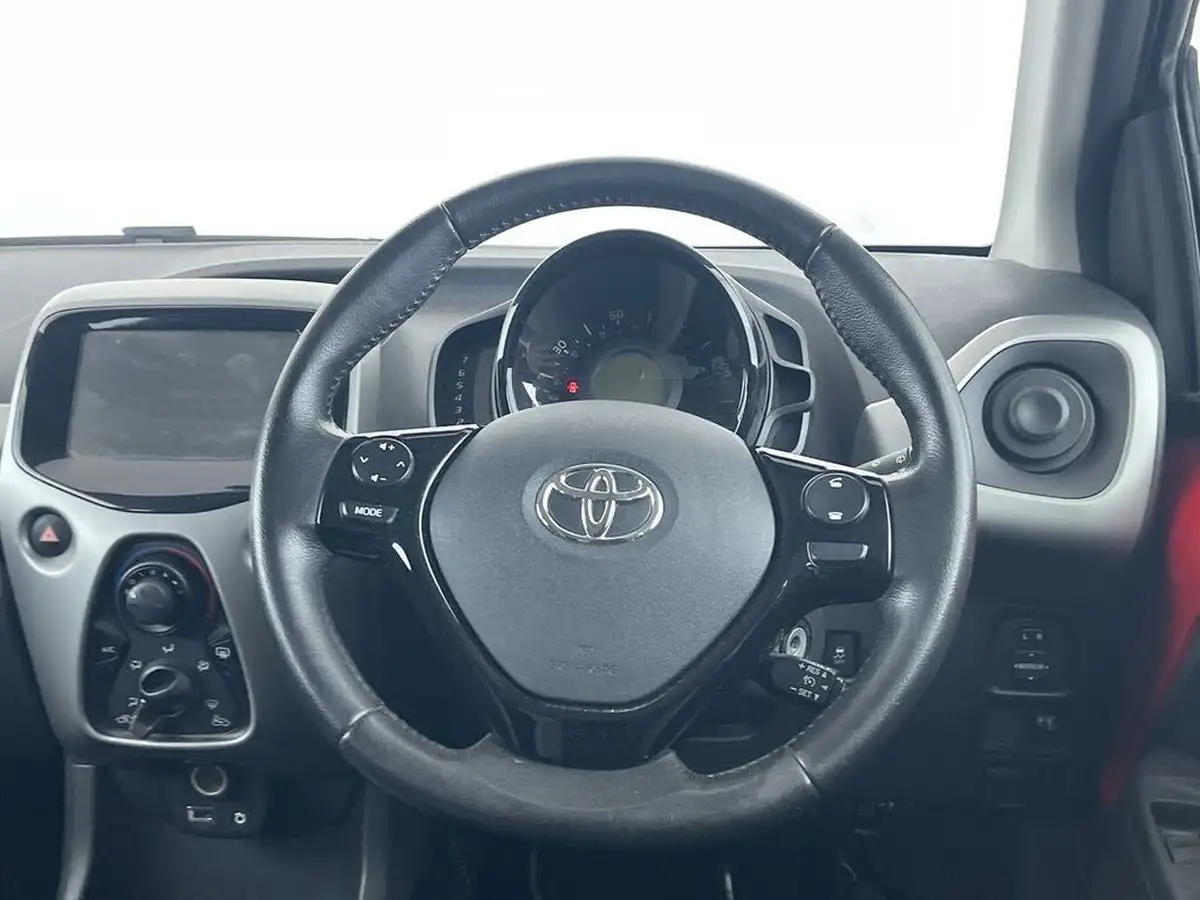 2017-toyota-aygo-10-vvt-i-x-play-71bhp-5d-big-24