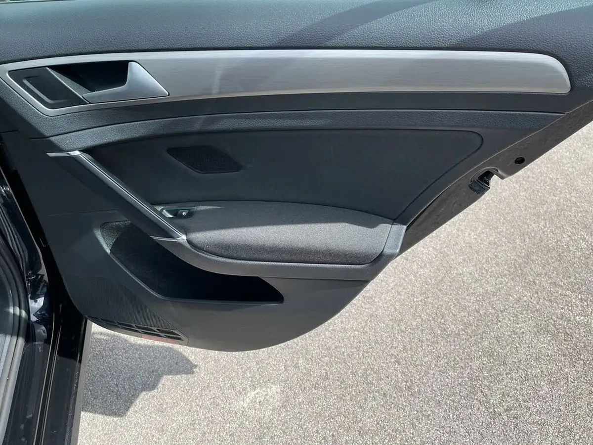 2015-volkswagen-golf-14-match-5d-big-35