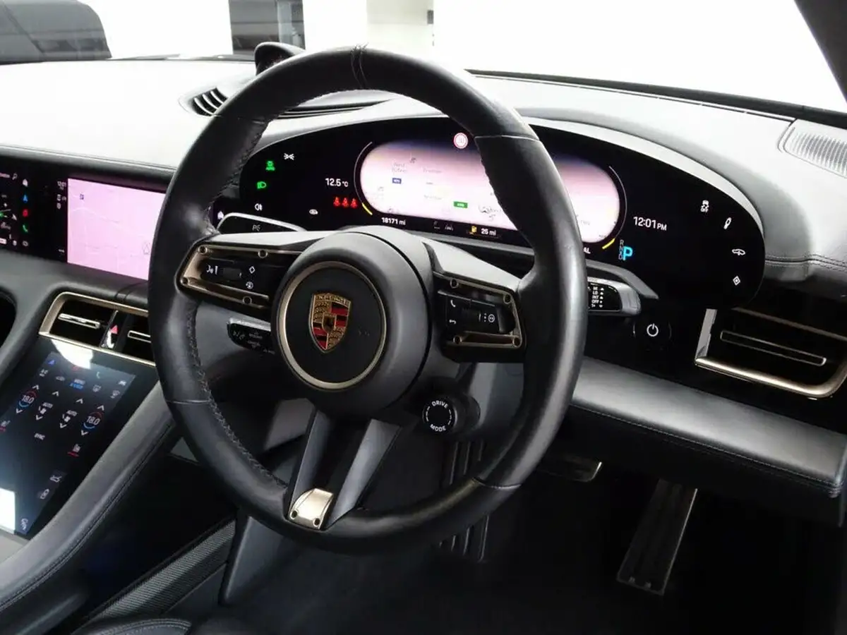 2020-porsche-taycan-e-turbo-s-big-9