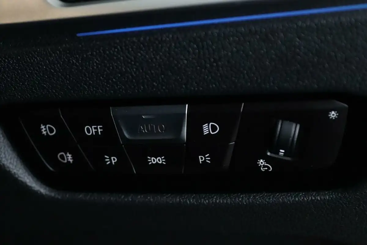 2020-bmw-3-series-20-330e-se-pro-touring-5d-big-21