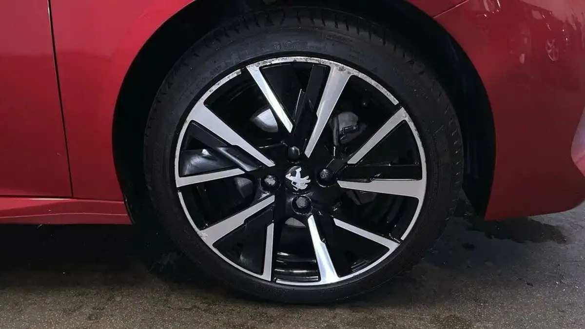 2020-peugeot-208-12-puretech-allure-premium-100bhp-big-11