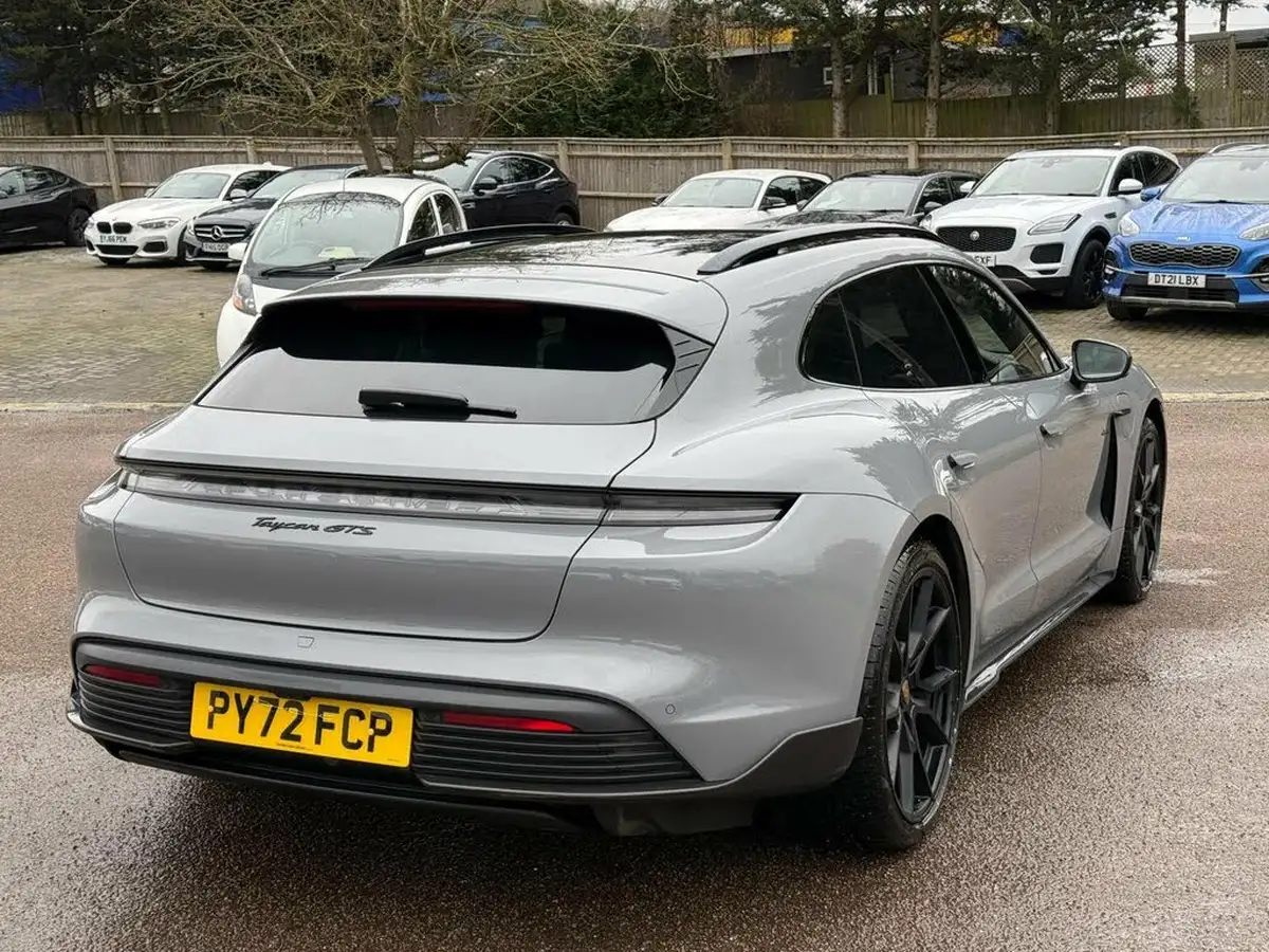 2023-porsche-taycan-e-gts-sport-turismo-big-8