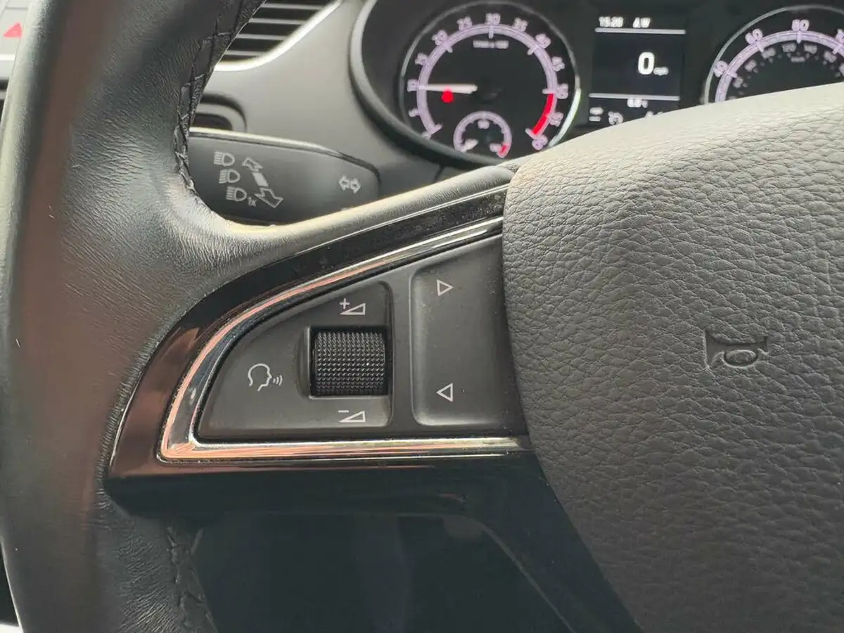 2019-skoda-octavia-16tdi-se-technology-estate-big-36