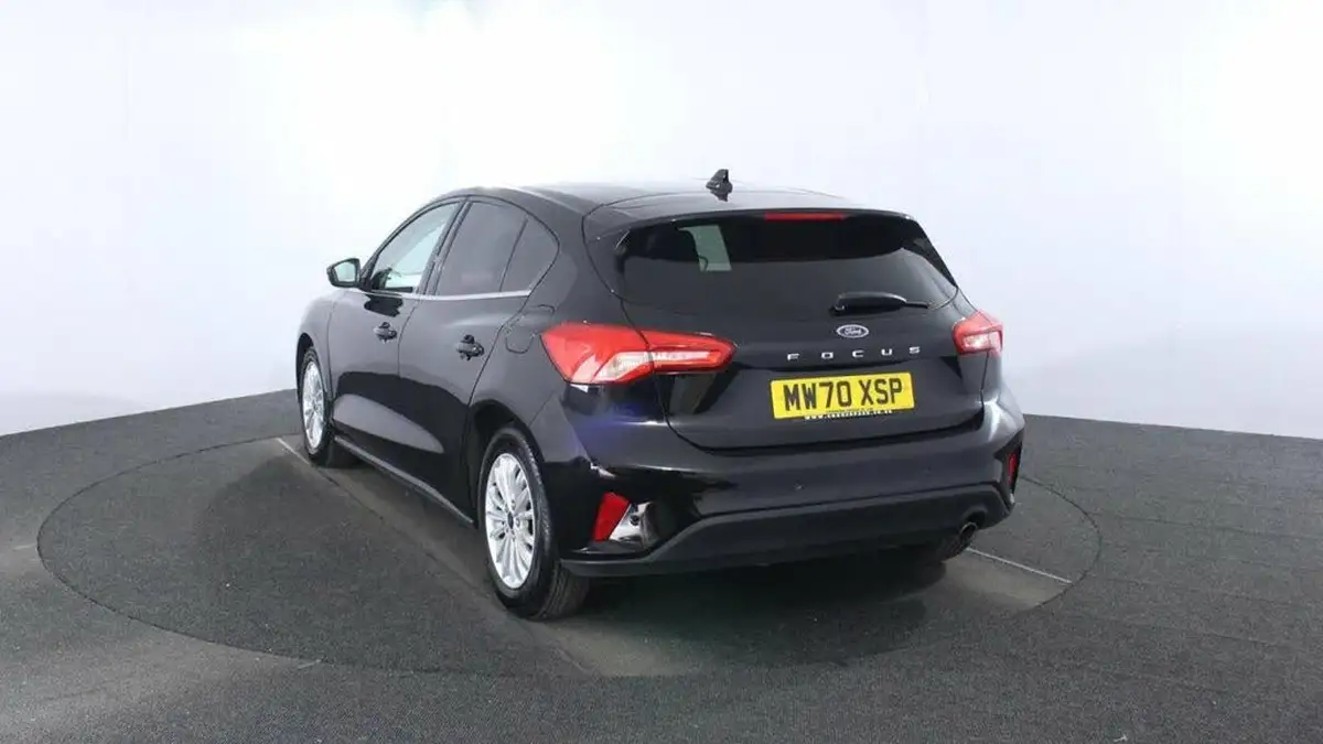 2021-ford-focus-15-titanium-edition-hatchback-big-4