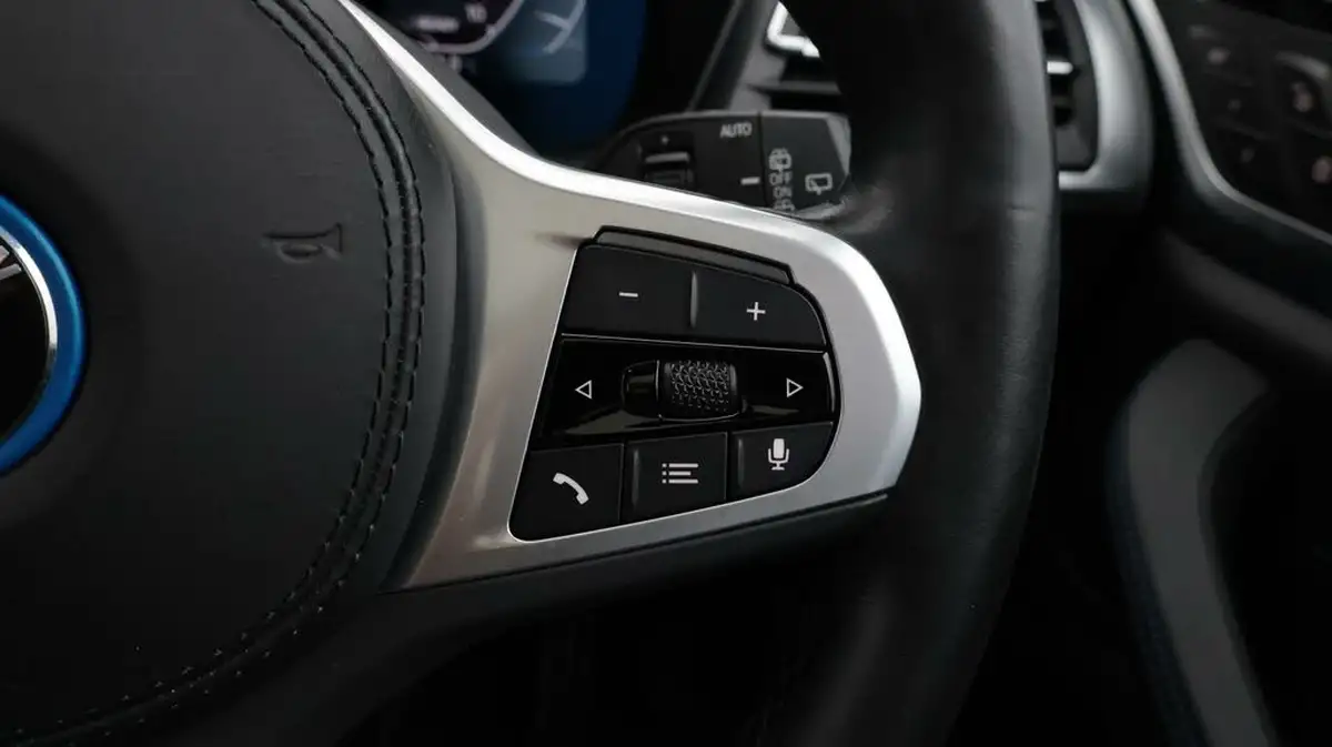 2022-bmw-ix3-e-m-sport-big-26