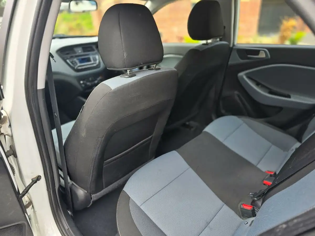 2016-hyundai-i20-12-se-hatchback-5d-big-30