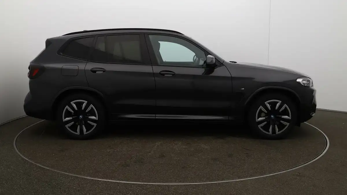 2022-bmw-ix3-e-m-sport-big-43
