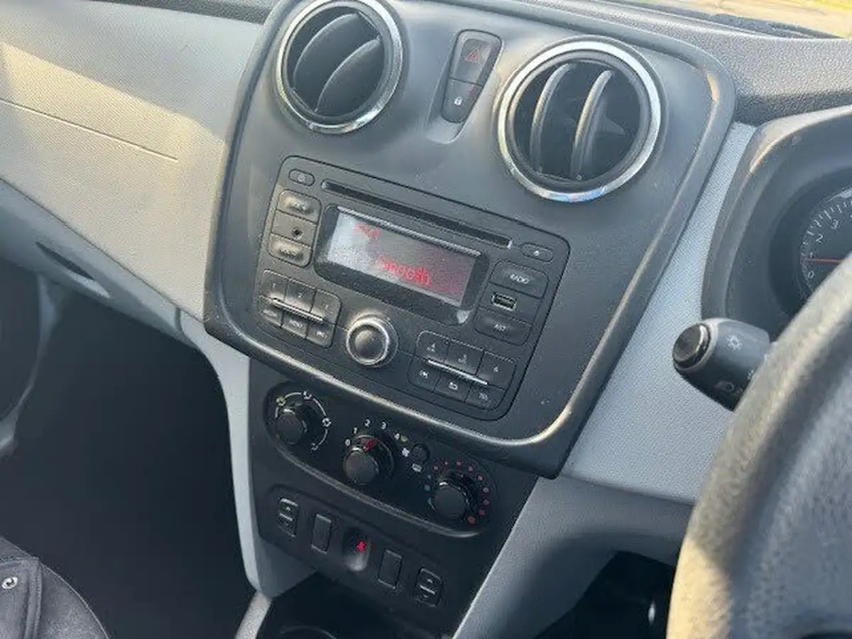 2013-dacia-sandero-12-ambiance-big-7
