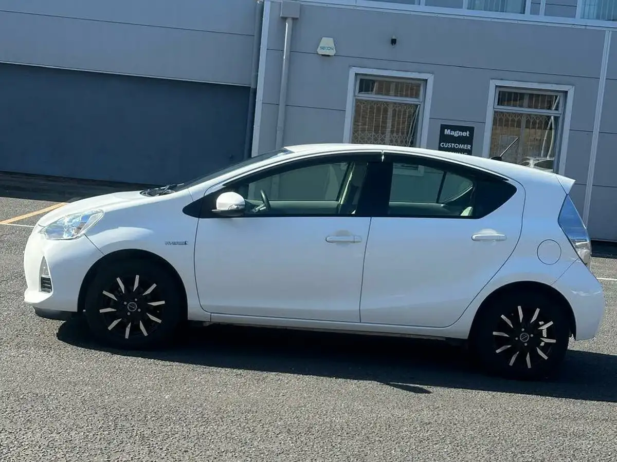 2014-toyota-yaris-big-1