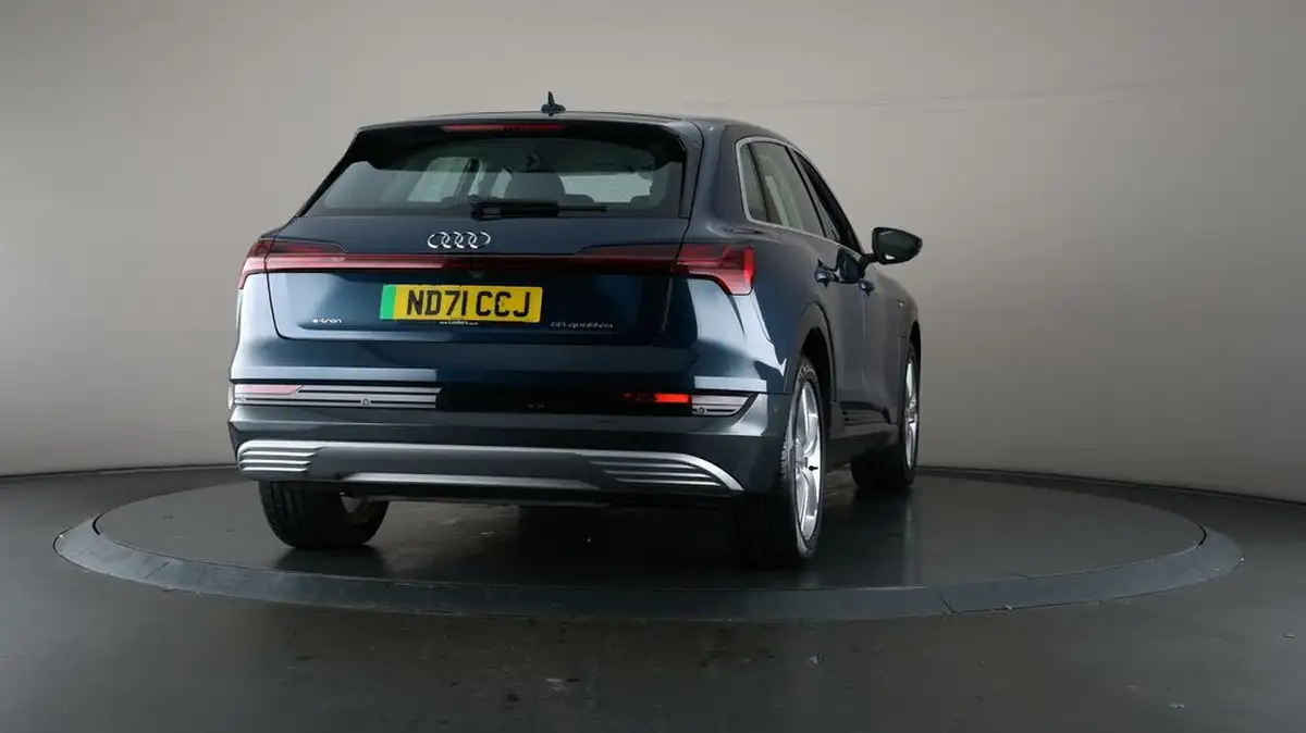 2021-audi-e-tron-50e-technik-station-wagon-big-64