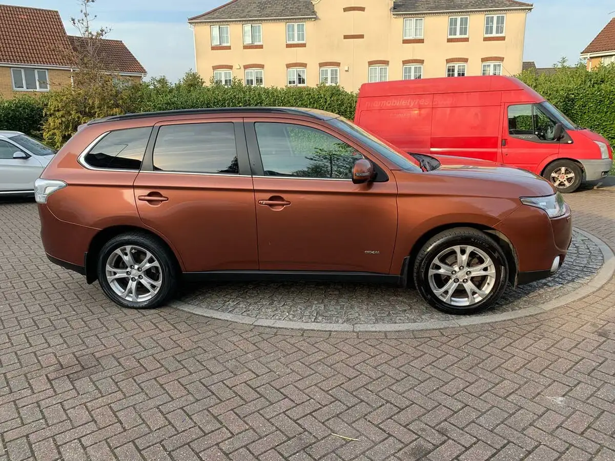 2014-mitsubishi-outlander-22di-d-gx4-big-33