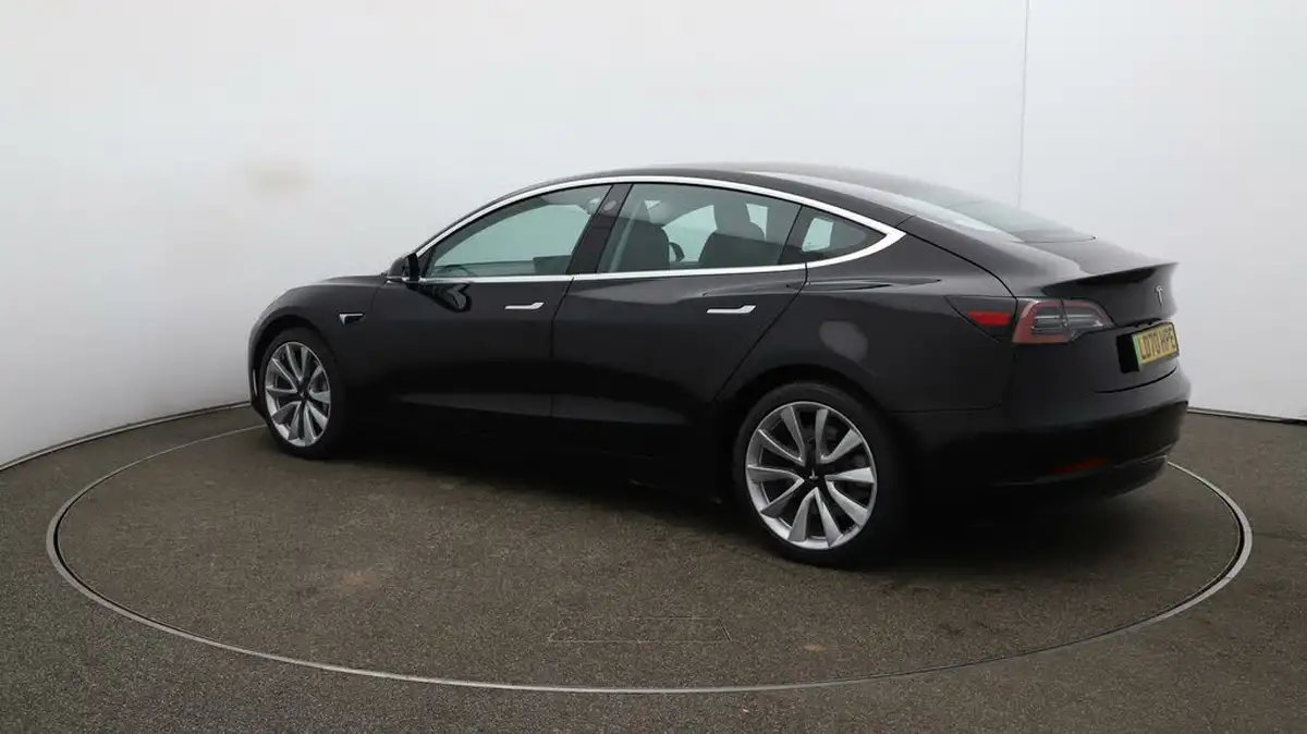 2020-tesla-model-3-e-long-range-big-29