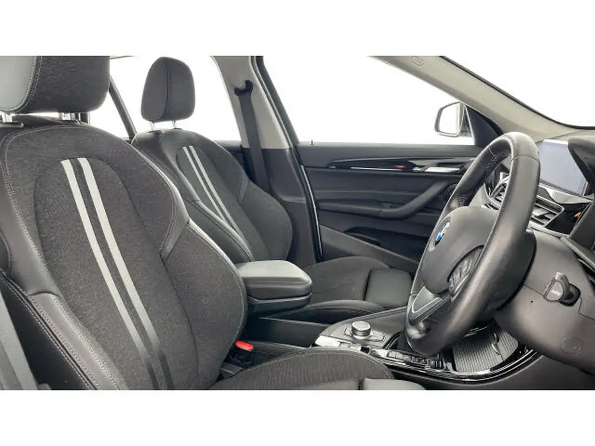 2021-bmw-x1-15-xdrive-25e-phev-sport-big-10