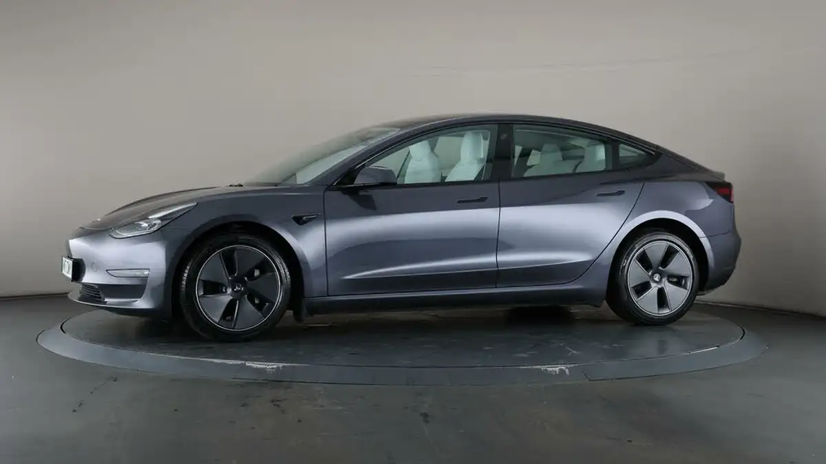 2021-tesla-model-3-e-long-range-awd-big-31