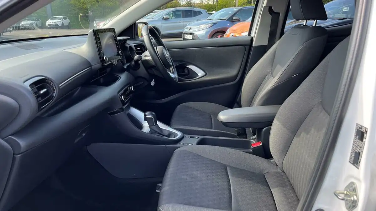 2021-toyota-yaris-15-vvt-i-design-big-9