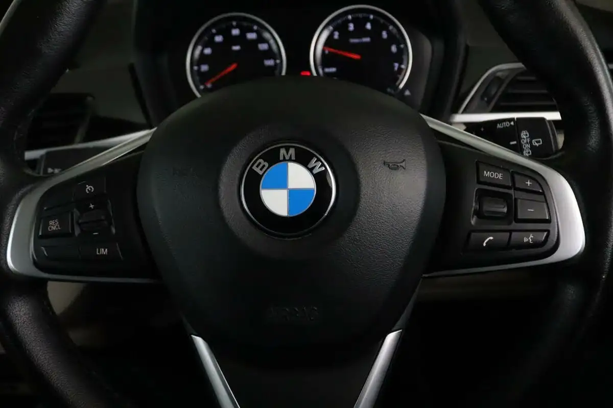 2019-bmw-x1-15-sdrive18i-xline-big-19