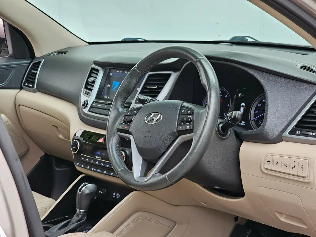 2016-hyundai-tucson-20crdi-premium-se-136ps-auto-big-3