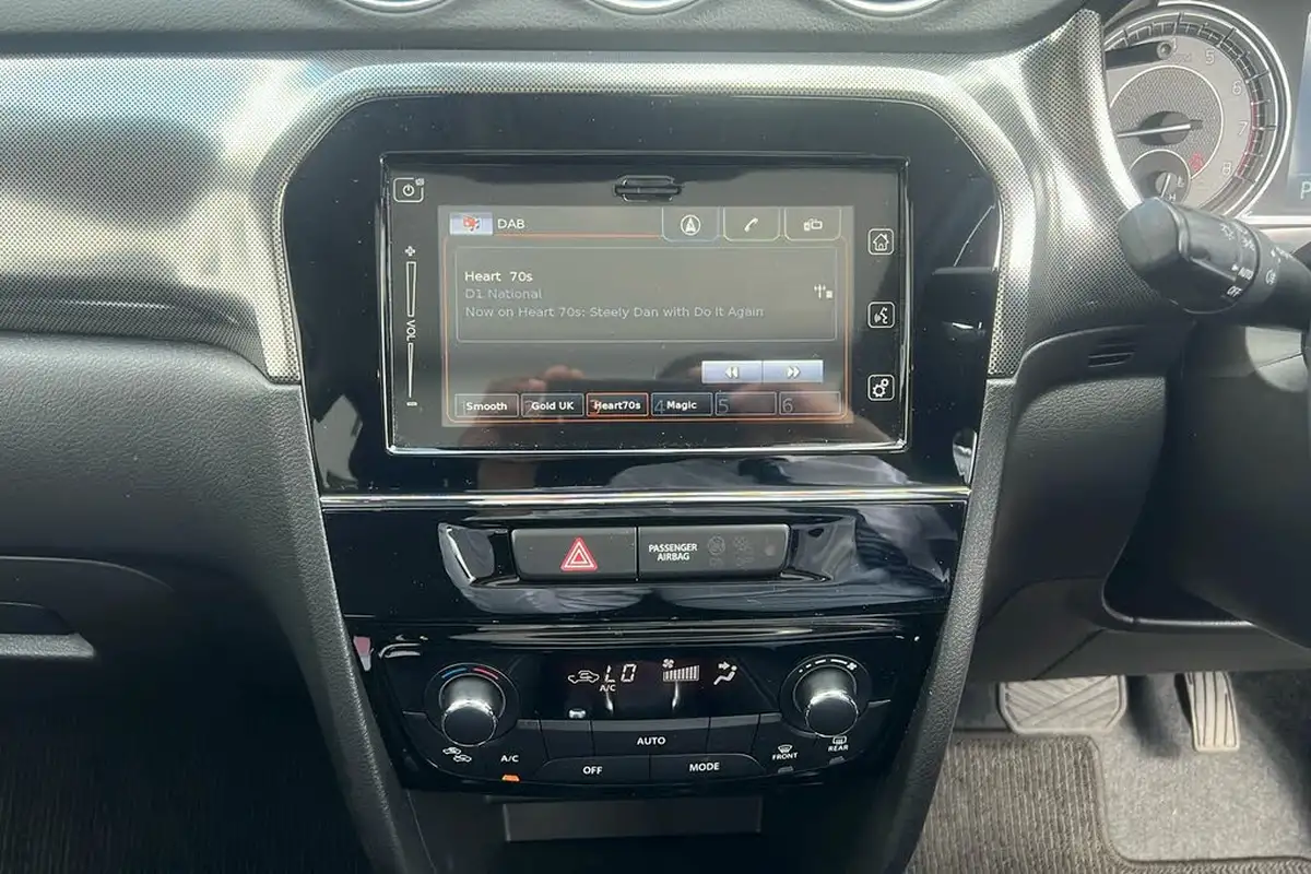 2022-suzuki-vitara-15-sz5-big-21