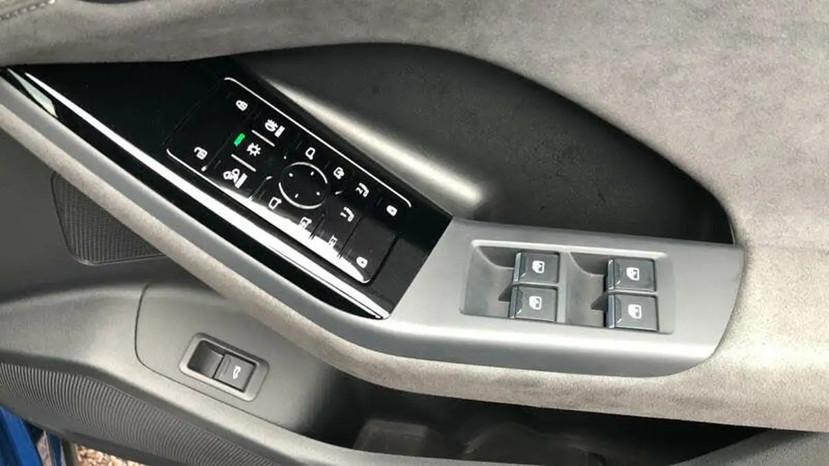 2024-audi-q6-e-tron-e-launch-edition-big-25