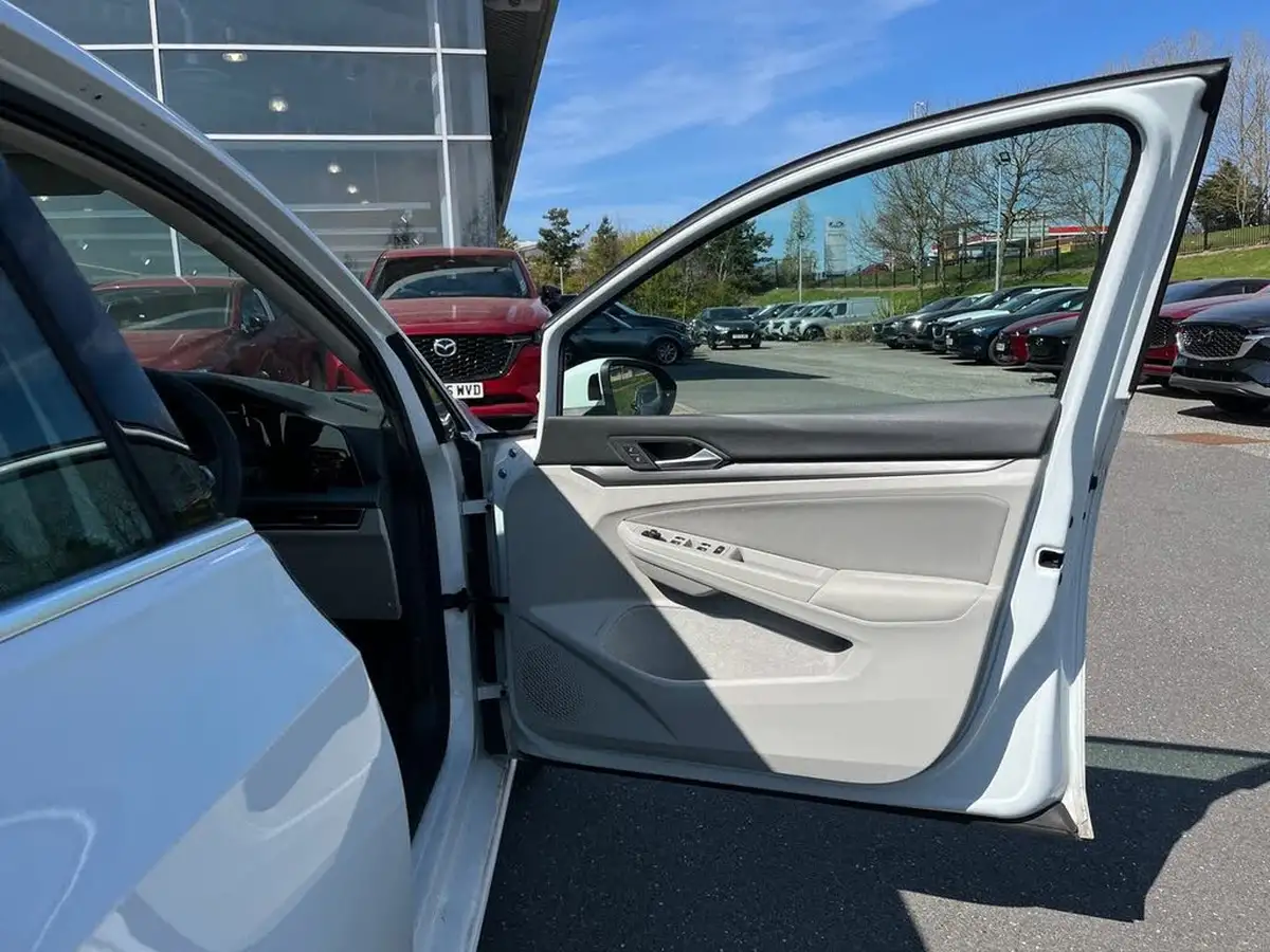 2021-volkswagen-golf-15-tsi-style-150ps-hatchback-big-46