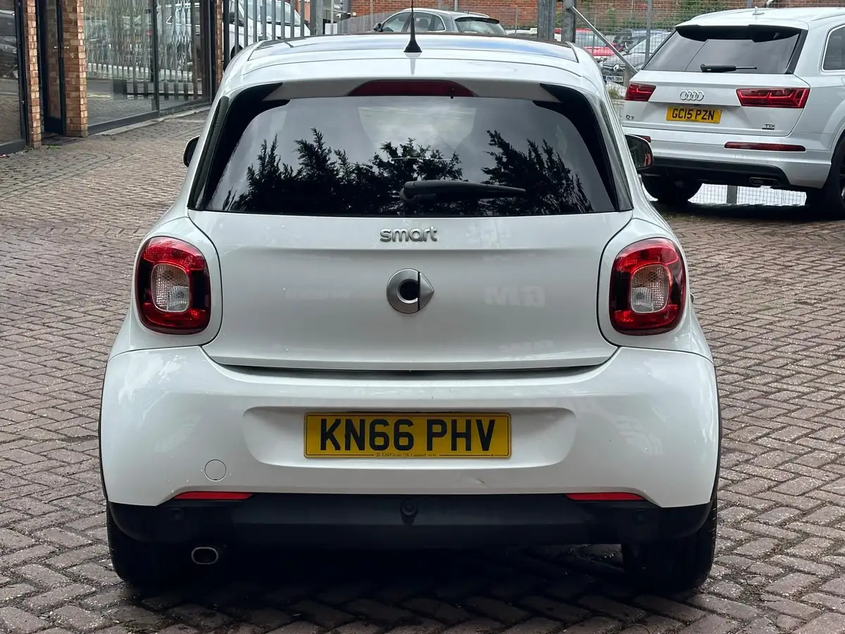 2016-smart-forfour-09-edition-white-big-4