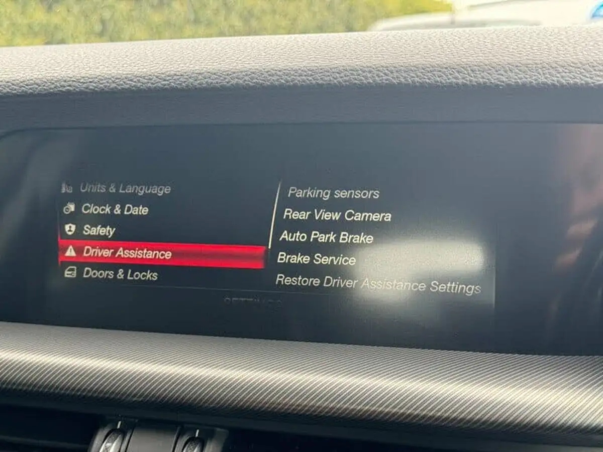 2018-alfa-romeo-stelvio-22td-speciale-207bhp-big-23