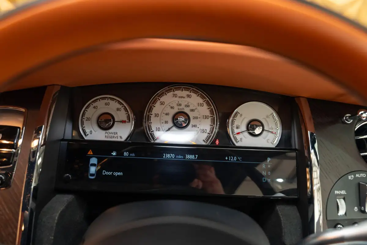 2019-rolls-royce-wraith-66-591bhp-big-19