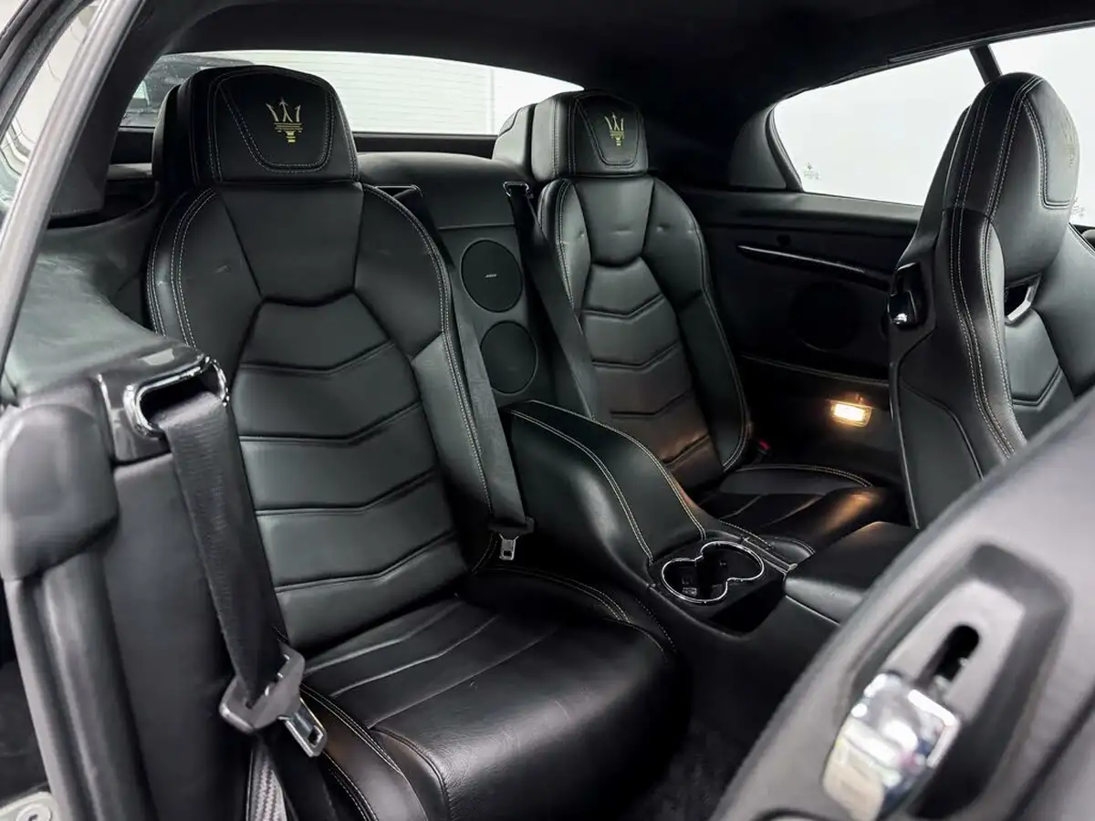 2015-maserati-grancabrio-47-sport-big-33