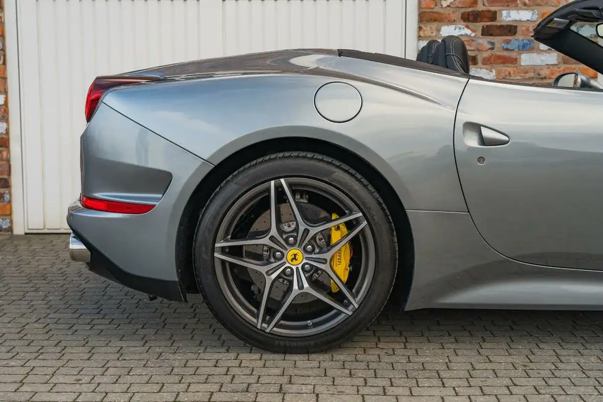 2016-ferrari-california-39-t-big-29