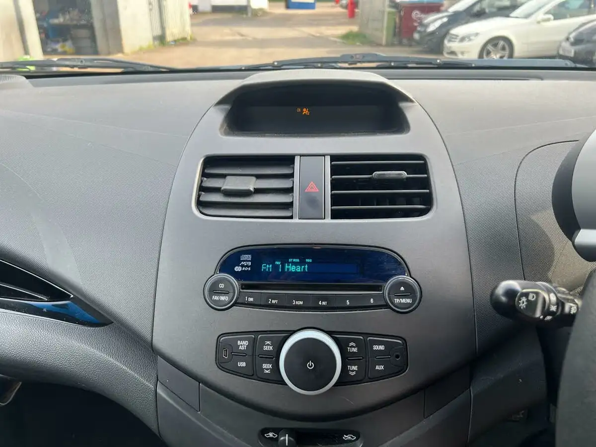 2011-chevrolet-spark-12-ls-big-17