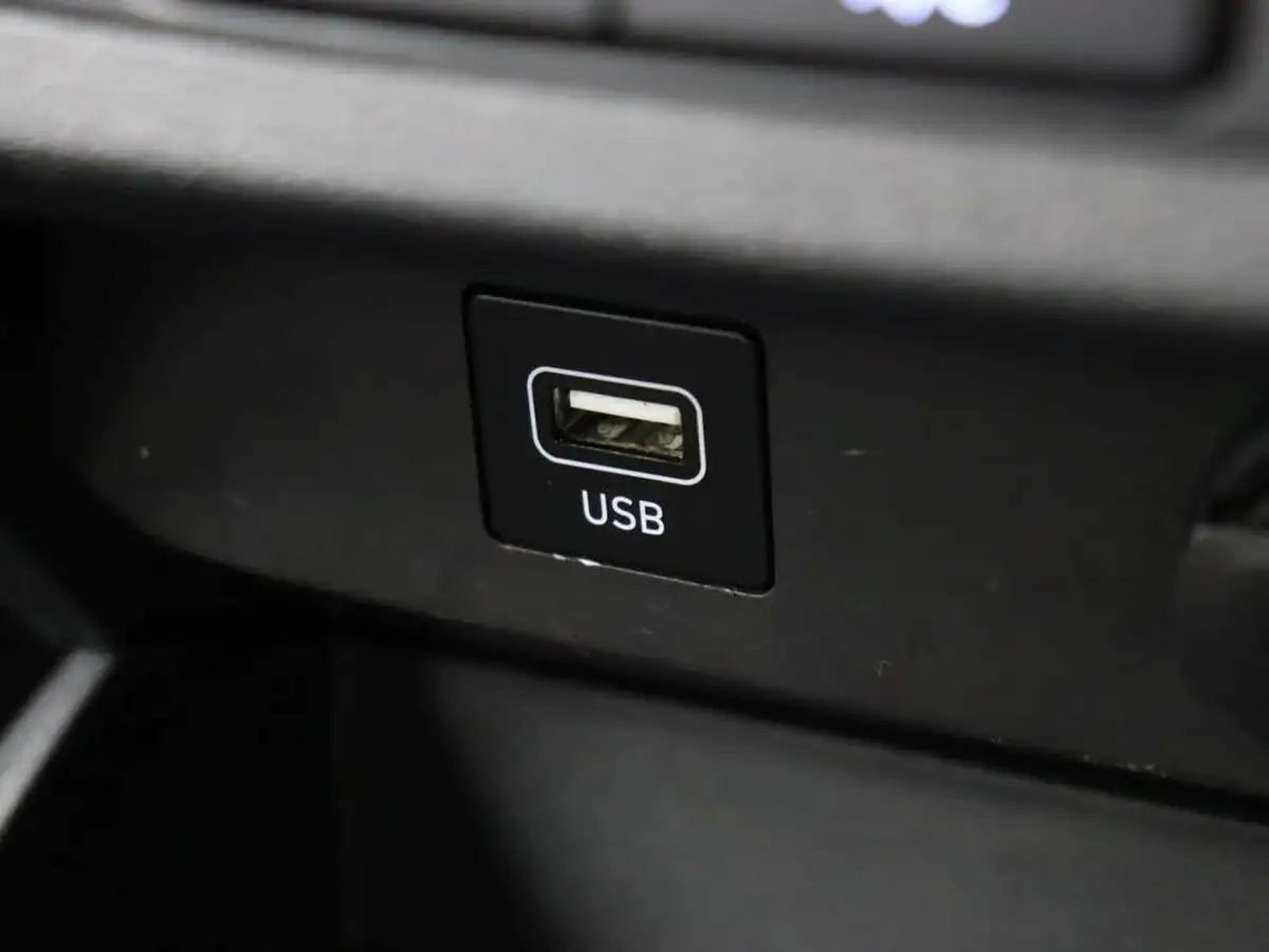 2022-hyundai-i10-12-se-connect-big-35