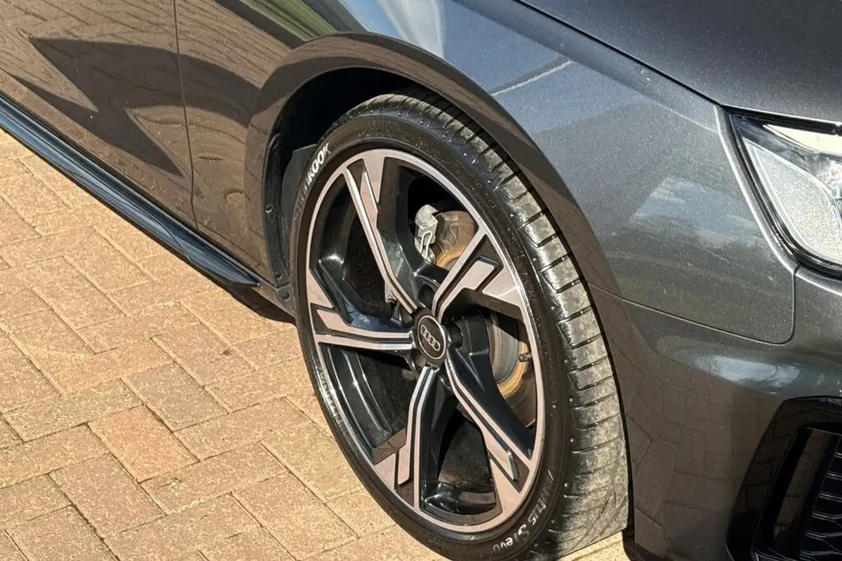 2024-audi-a4-avant-20-35-tdi-black-edition-big-32