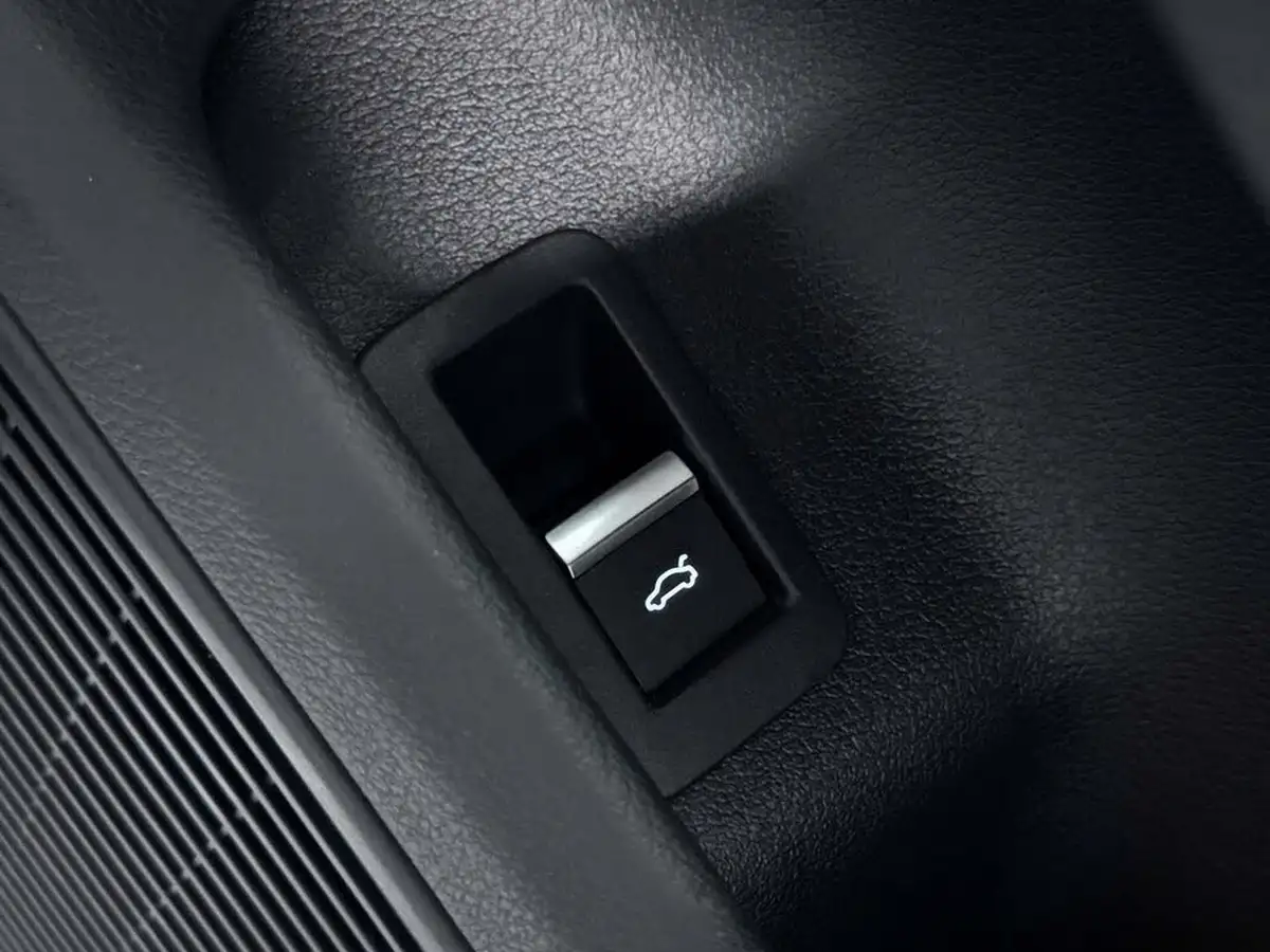 2023-audi-a4-20-40-tfsi-black-edition-big-16