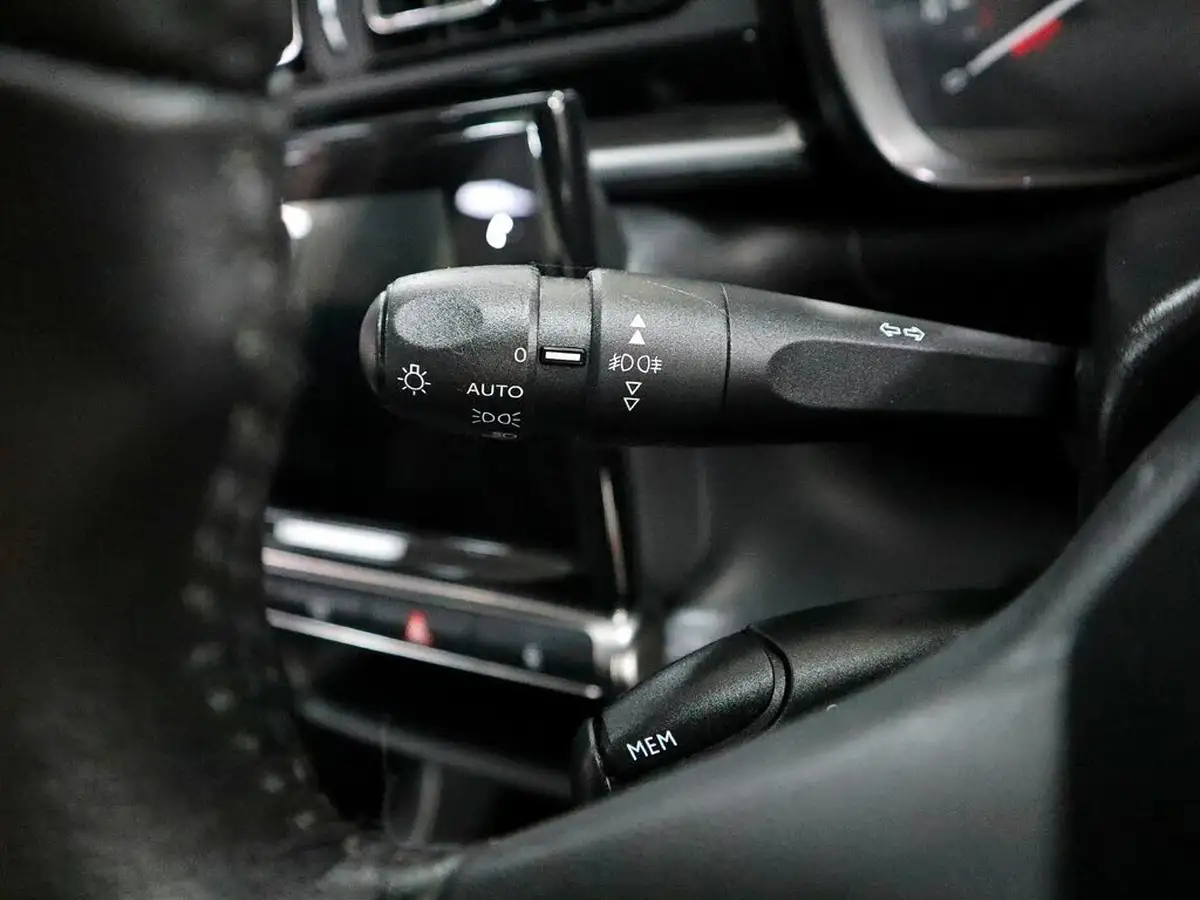 2021-citroen-c3-12-puretech-shine-110ps-big-25