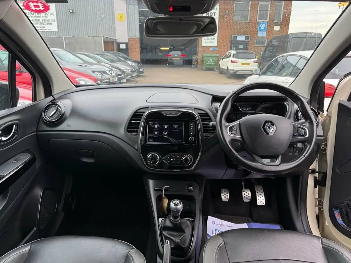 2016-renault-captur-09-signature-nav-big-47