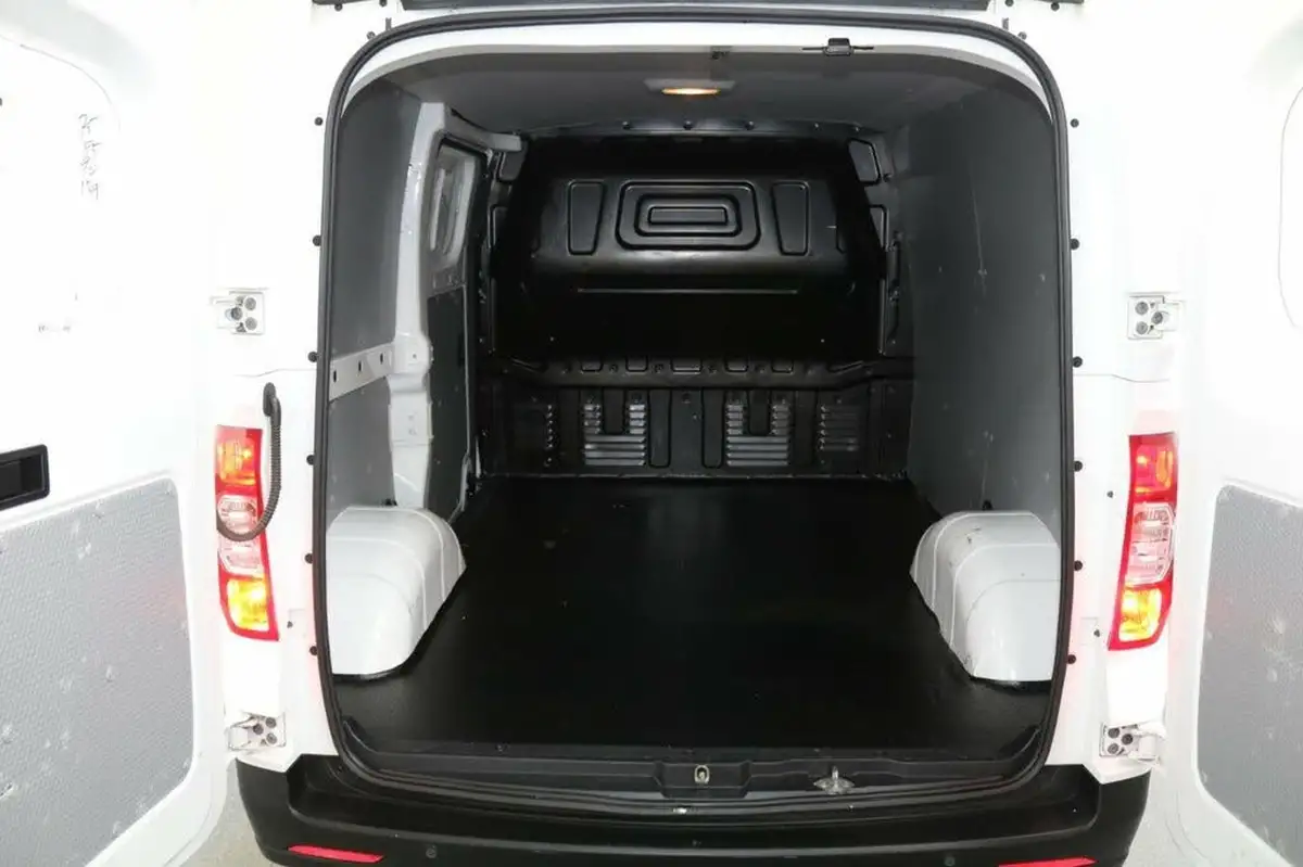 2021-maxus-e-deliver-3-e-l1h1-35kwh-big-17