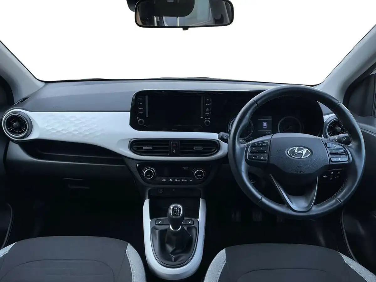 2022-hyundai-i10-10-premium-big-12