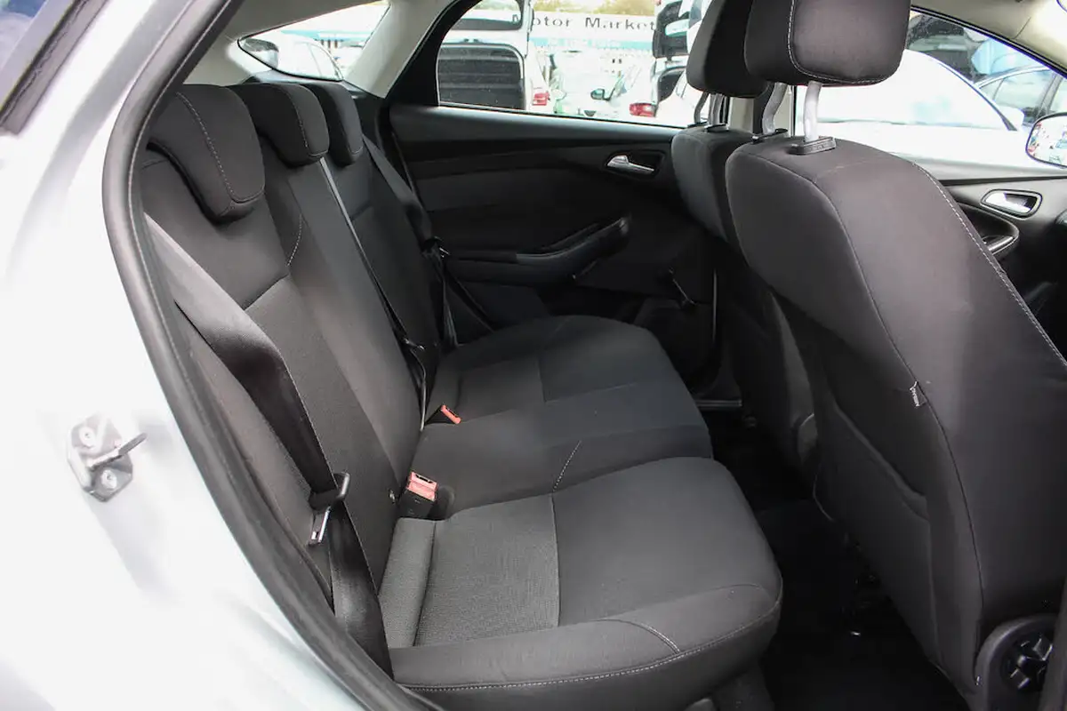2016-ford-focus-15tdci-style-95ps-hatchback-big-29