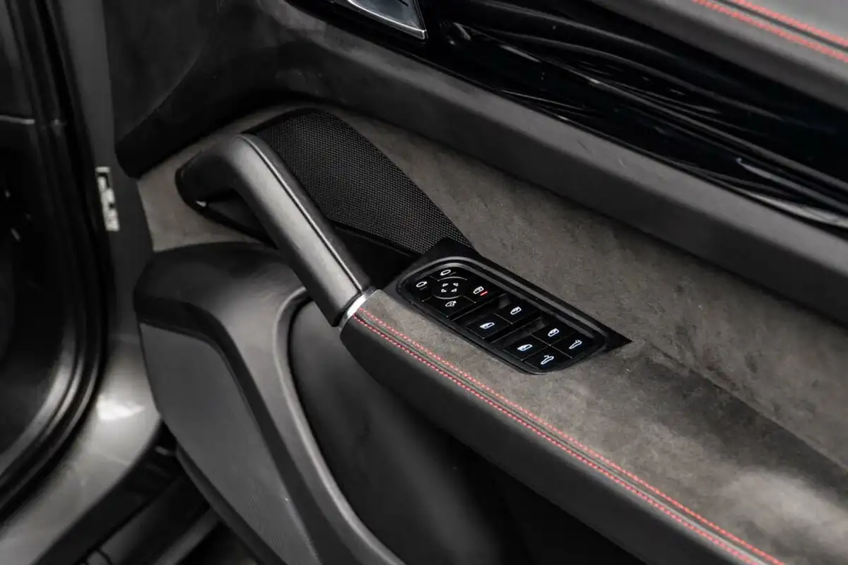 2023-porsche-cayenne-40-v8-gts-station-wagon-big-31