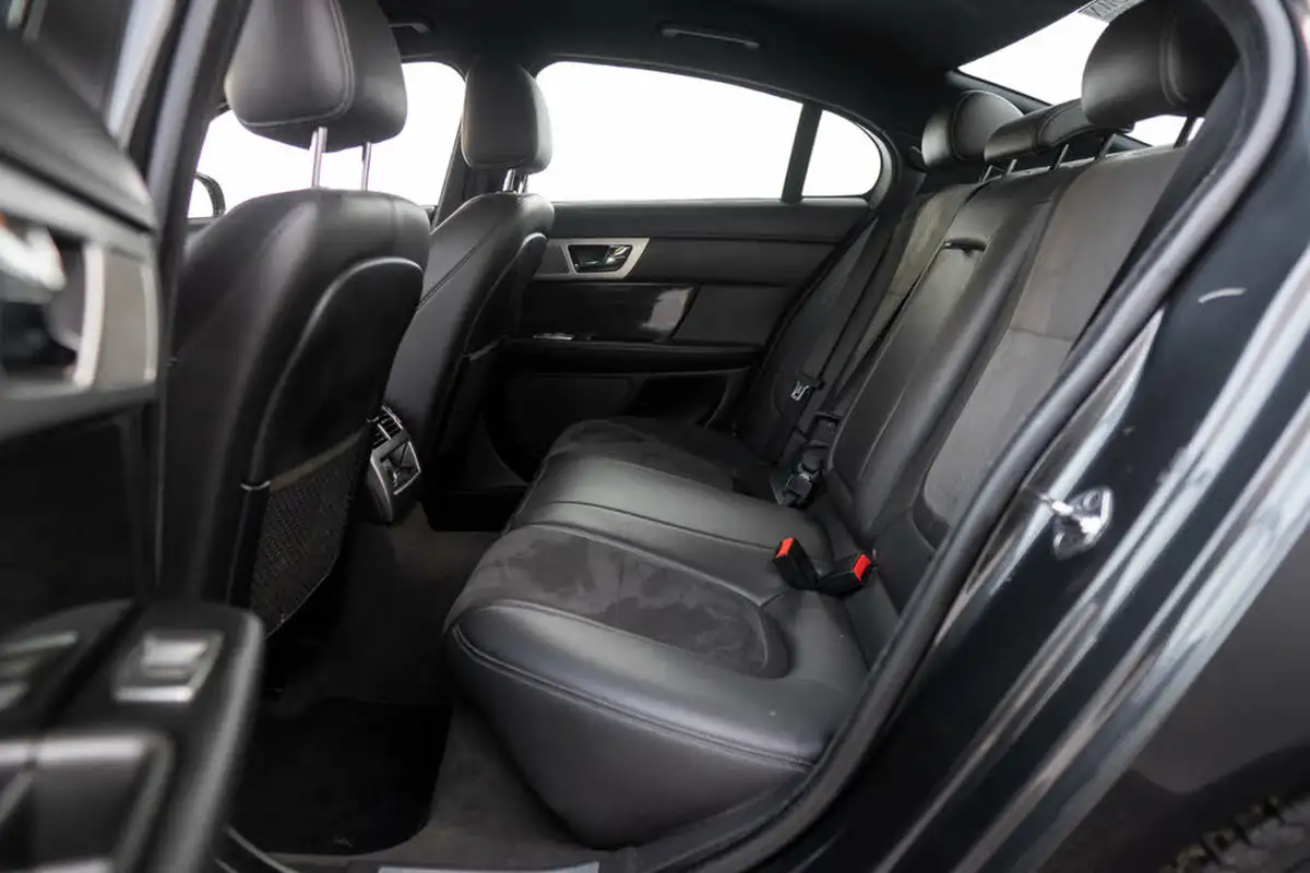2015-jaguar-xf-22td-r-sport-163ps-saloon-4d-big-8