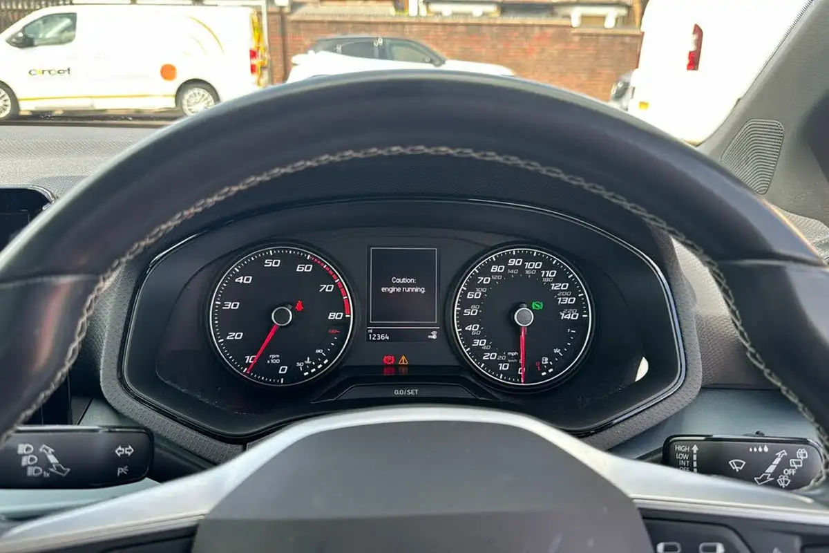 2022-seat-arona-10-tsi-xperience-dsg-big-15