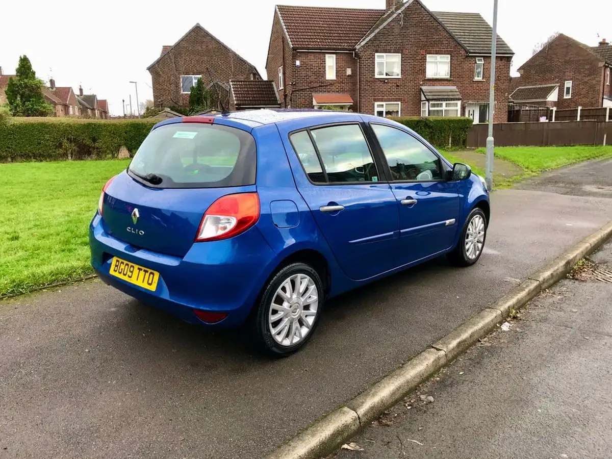 2009-renault-clio-12-dynamique-16v-100-hatchback-5d-big-9